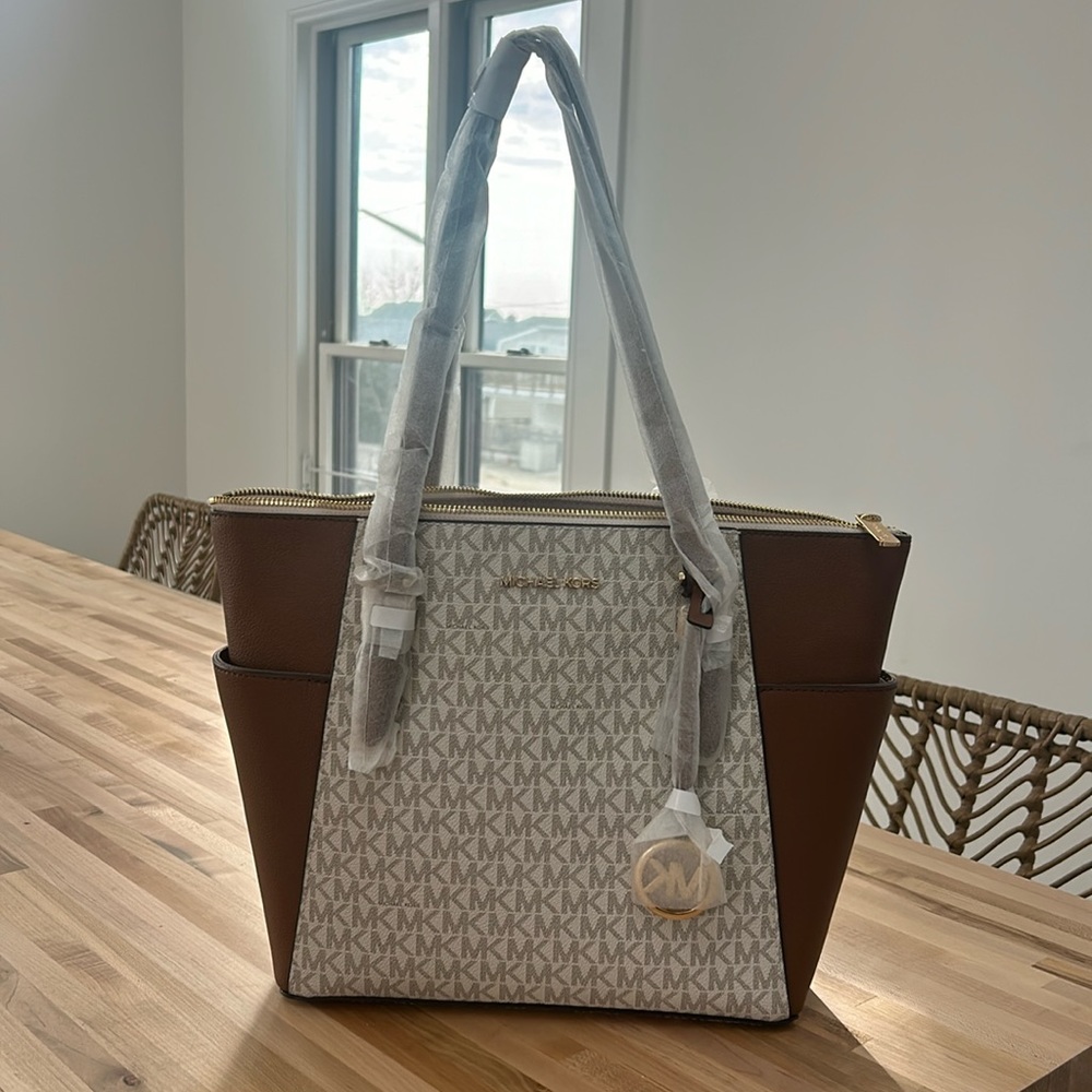 Michael Kors Charlotte Tote (Large, Vanilla)